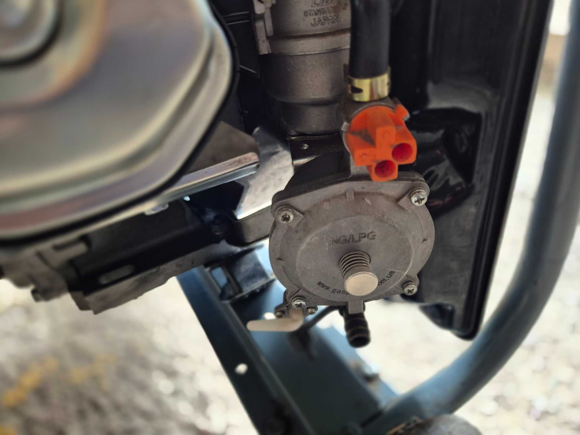 Бензиновий генератор «K&S BASIC» KSB 6500C на газу.