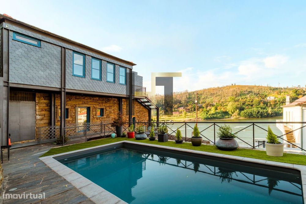 Moradia T4 de Luxo | Vistas Panorâmicas sobre o Rio Douro | Crestuma,