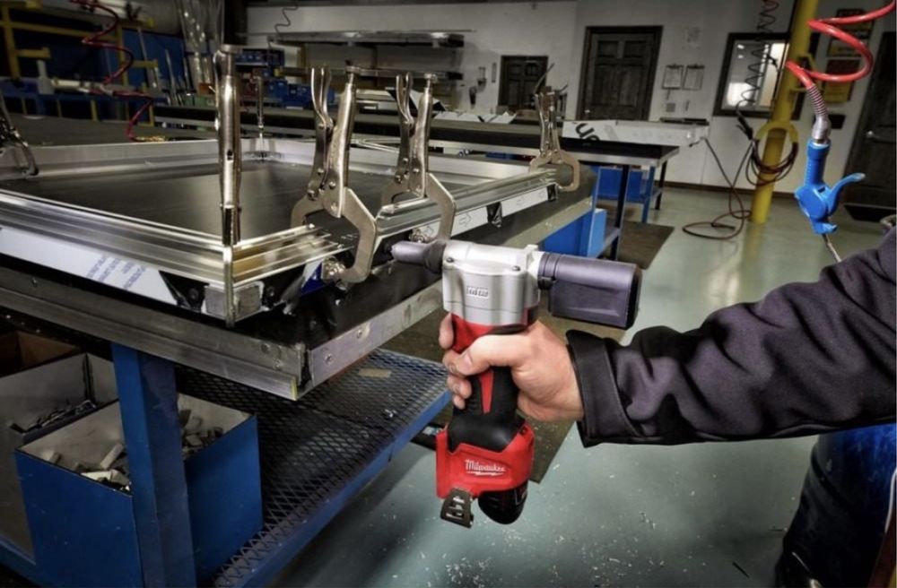 Заклепник, заклепочник акумуляторний Milwaukee M12 BPRT-201X