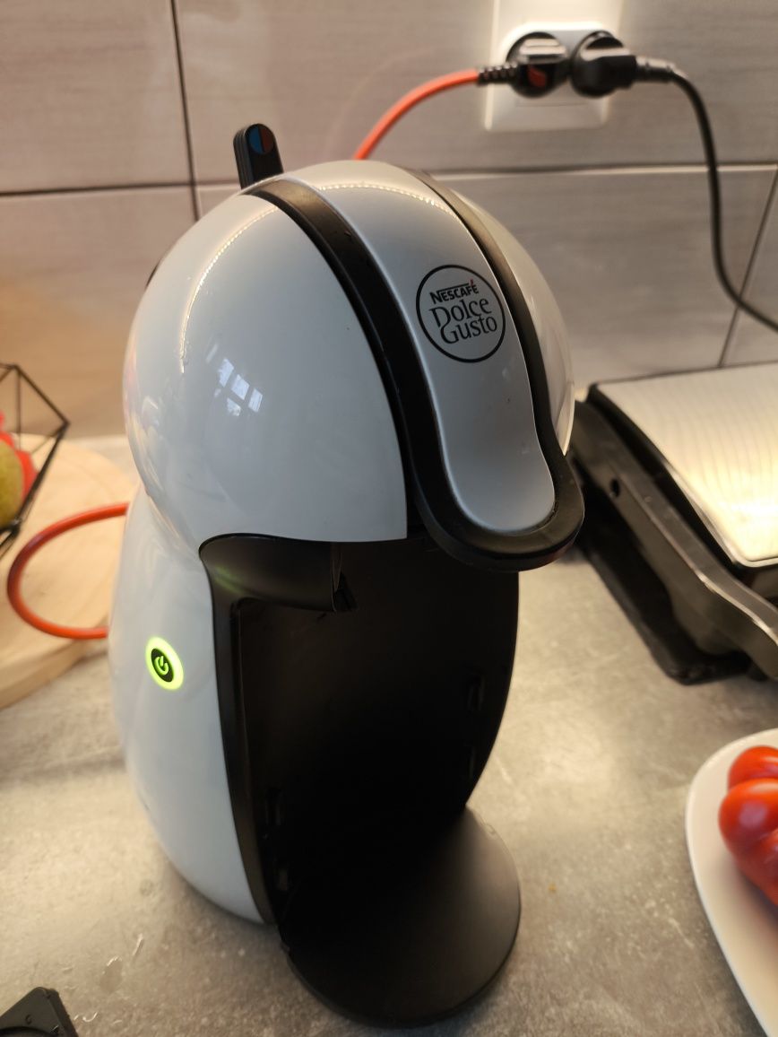 Ekspres kapsułkowy dolce gusto DeLonghi Piccolo edg100 biały