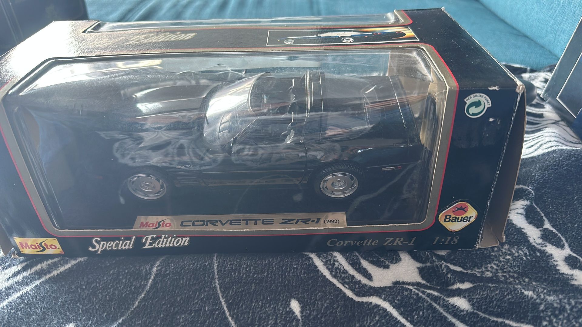 Modele aut w pudełkach  1:18
