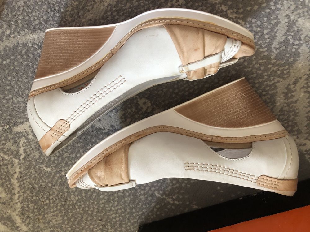 Śliczne buty letnie z naturalnej skory Carinii