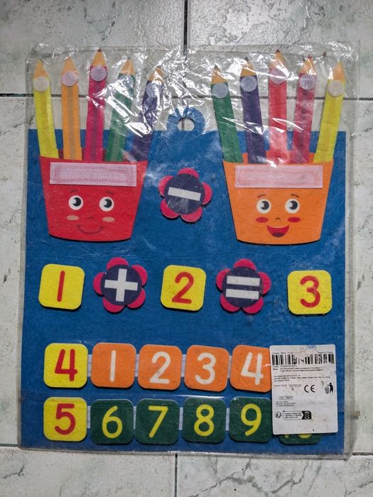 Навчальна математична дошка з цифрами на липучці