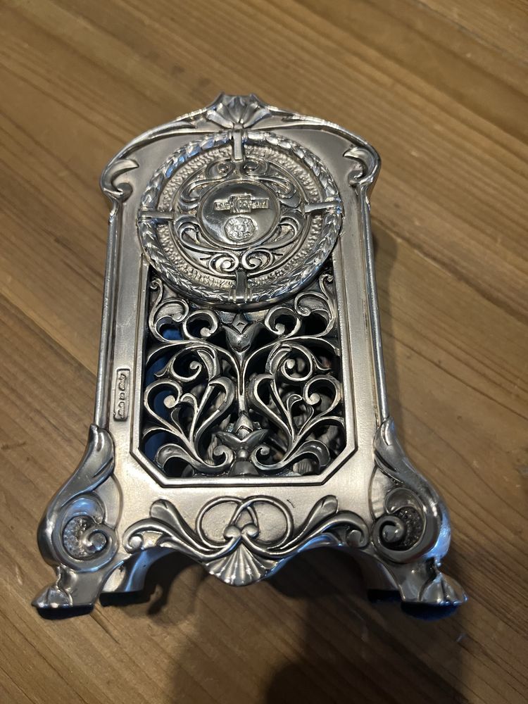 Relógio de mesa em prata