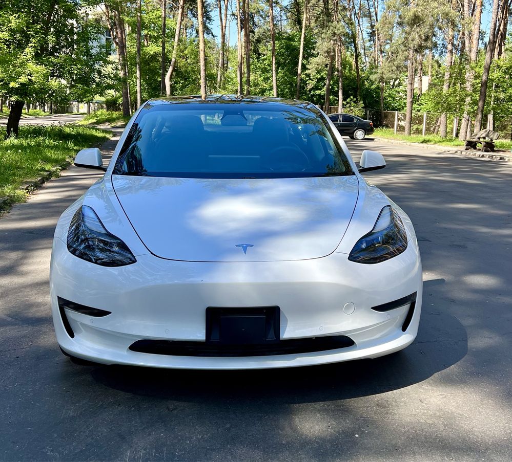 Tesla model 3 2021