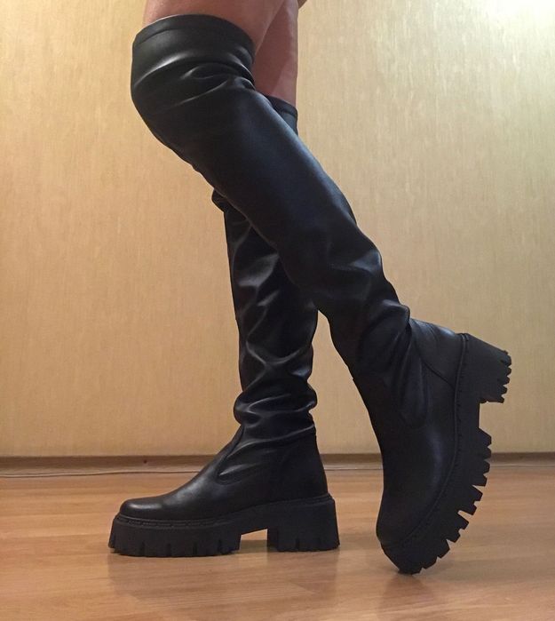 Ботфорти на високій платформі