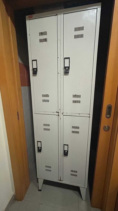 ARMARIO METALICO COM 4 CACIFOS