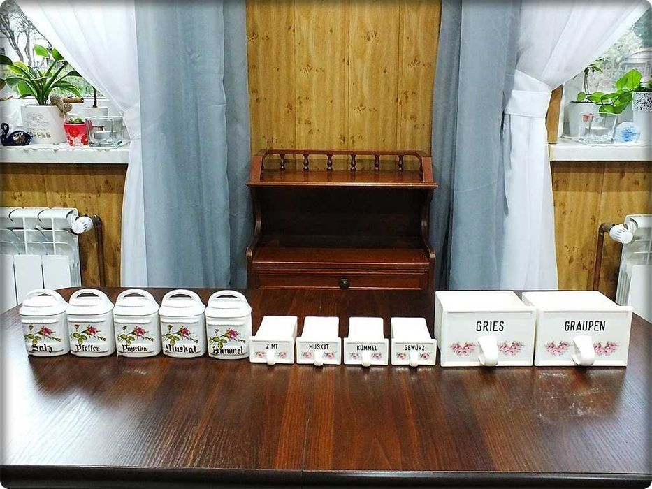 Zestaw Stare pojemniki kuchenne porcelana Roesler na przyprawy z PRL