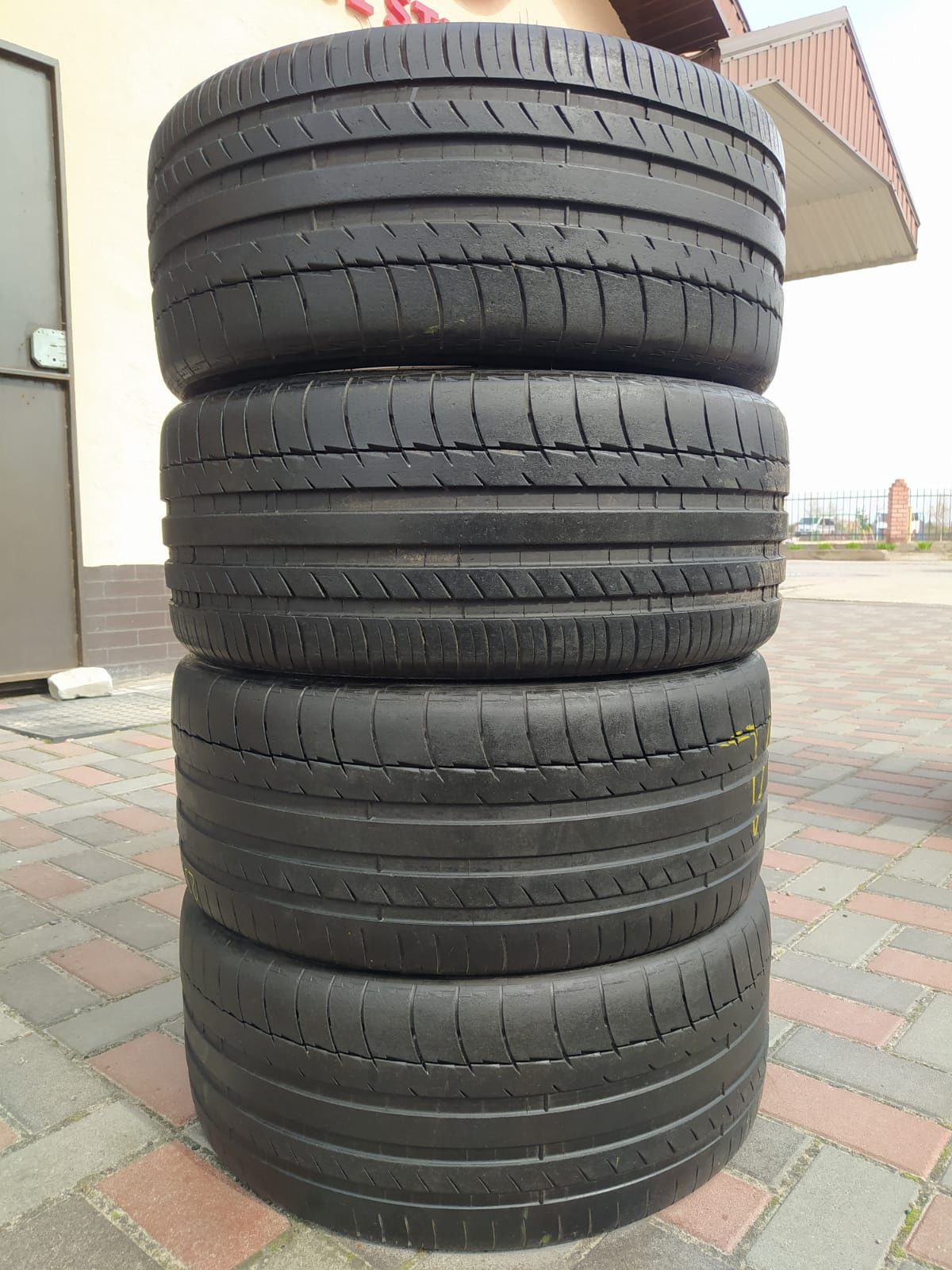 Шины 235/35 R19 Michelin Pilot Sport резина лето бу