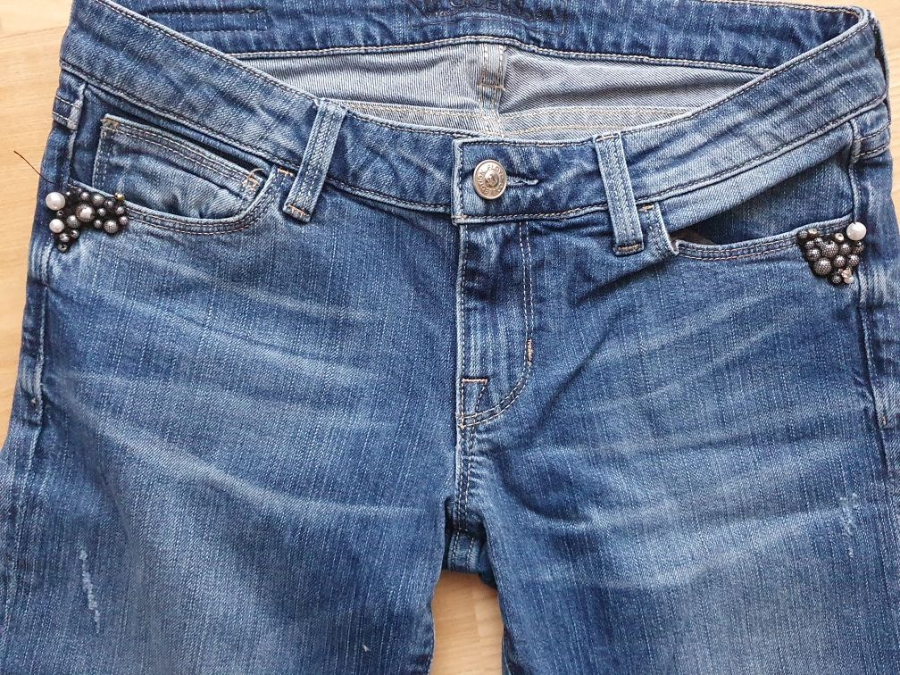 Jeansy guess r.27 z ozdobami. Stan bdb