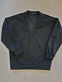 Czarny sweter bluza Mohito z dekoltem V