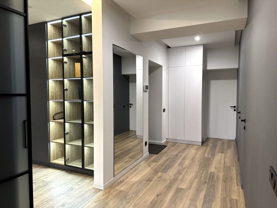 Продаж, 2 кімнатна квартира з дизайнерським ремонтом, Щасливе