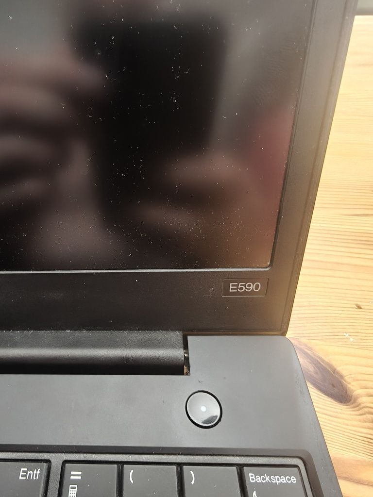 Lenovo e 590 ,i5-8gen без зарядного