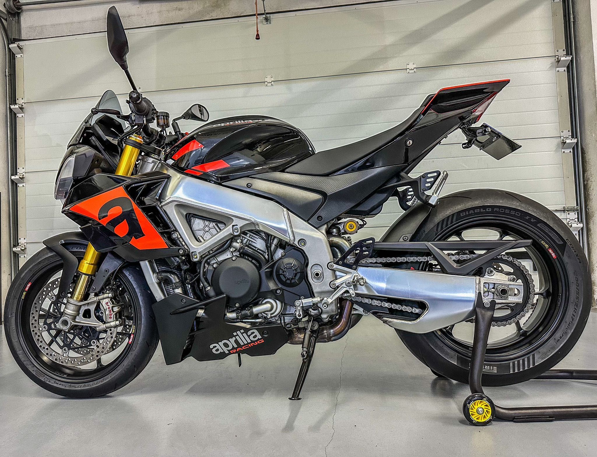 Aprilia Tuono V4 Factory