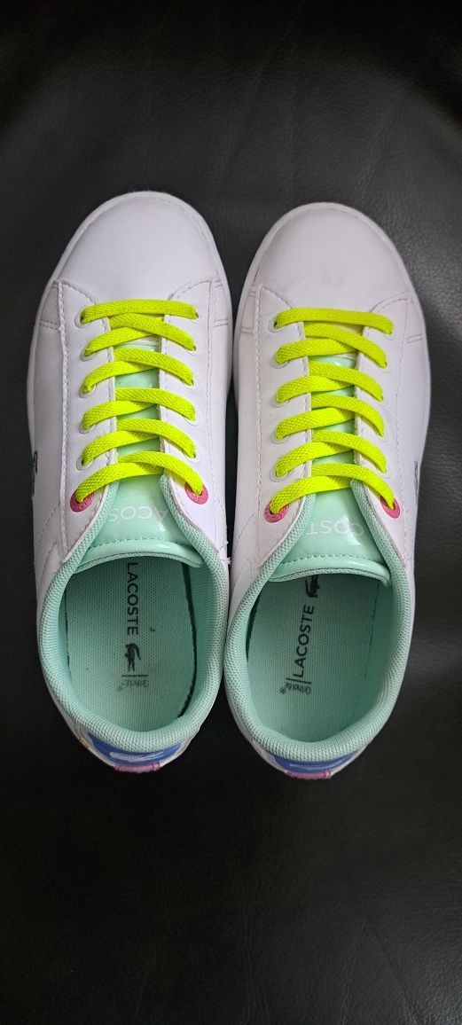 Białe sneakersy Lacoste 34 neon