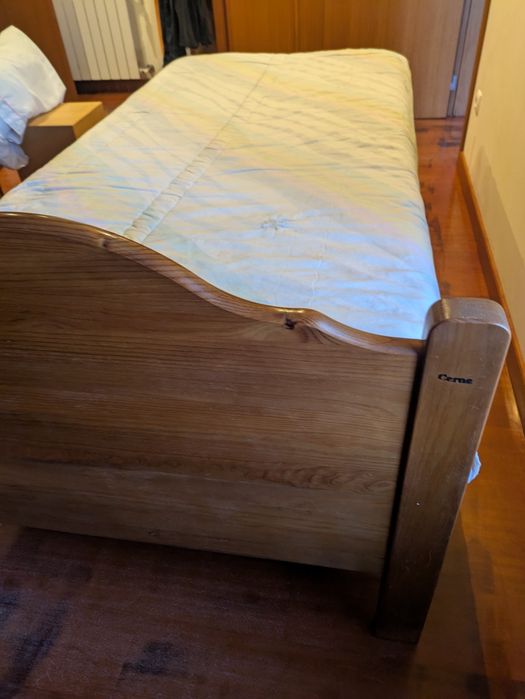 Cama de solteiro Cerne