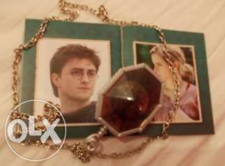 Harry Potter - Horcrux medalhão Colar + livro de autocolantes - NOVO