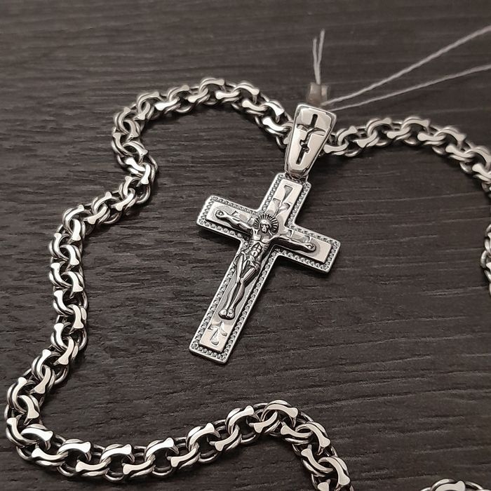 Срібний ланцюжок і хрестик. Серебряная цепочка и крестик.