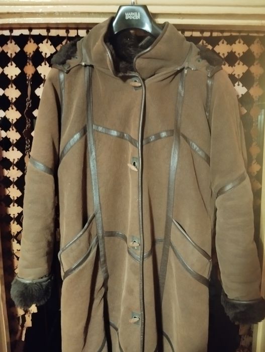 Дубленка с искусственным мехом ,длинная,очень теплая.