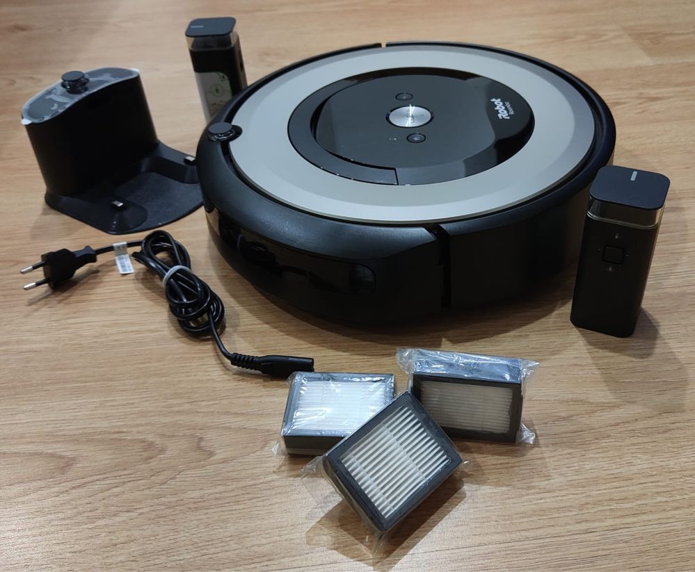 iRobot Roomba E6.
