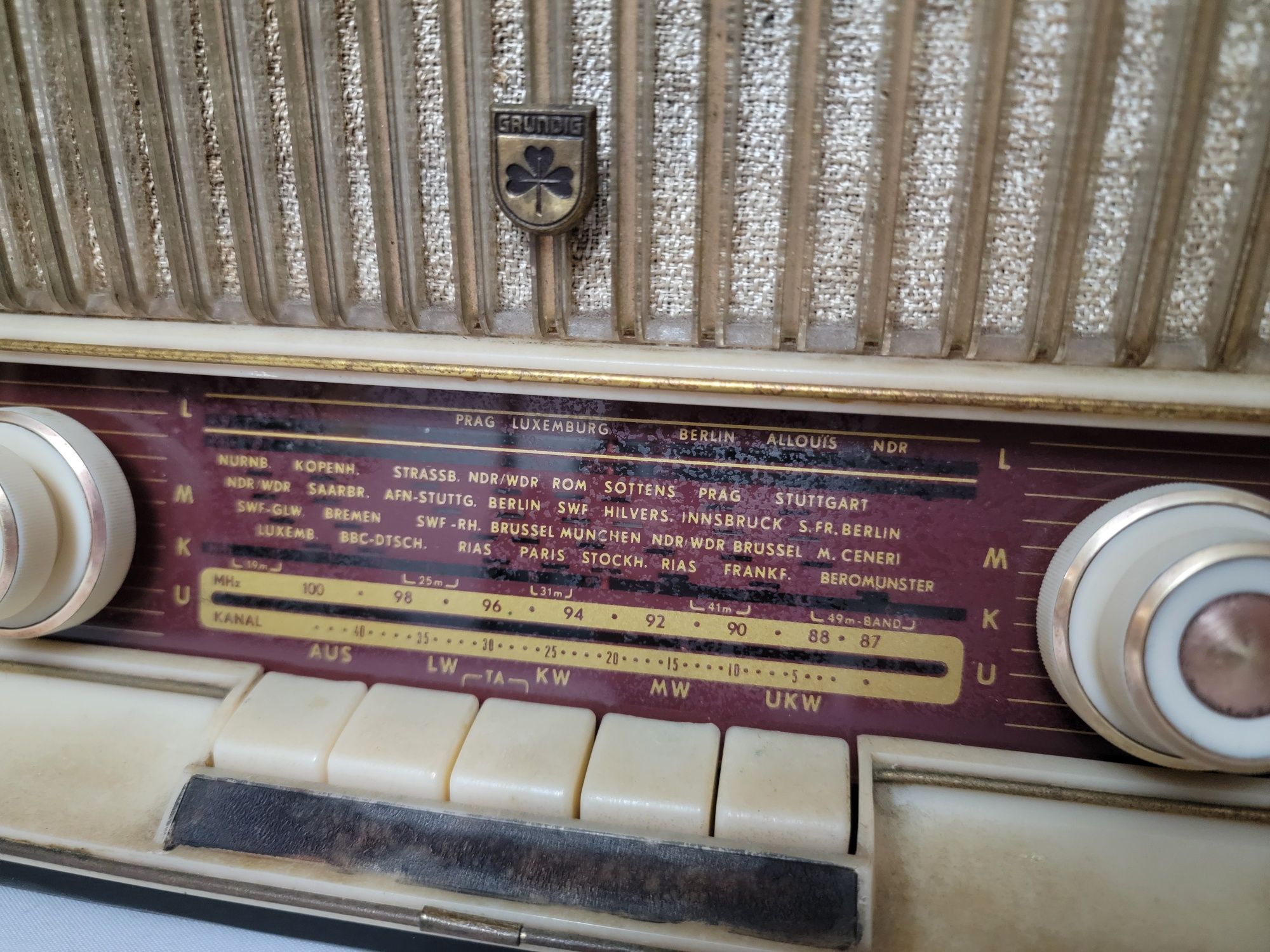 Rádio antigo reparado Grundig