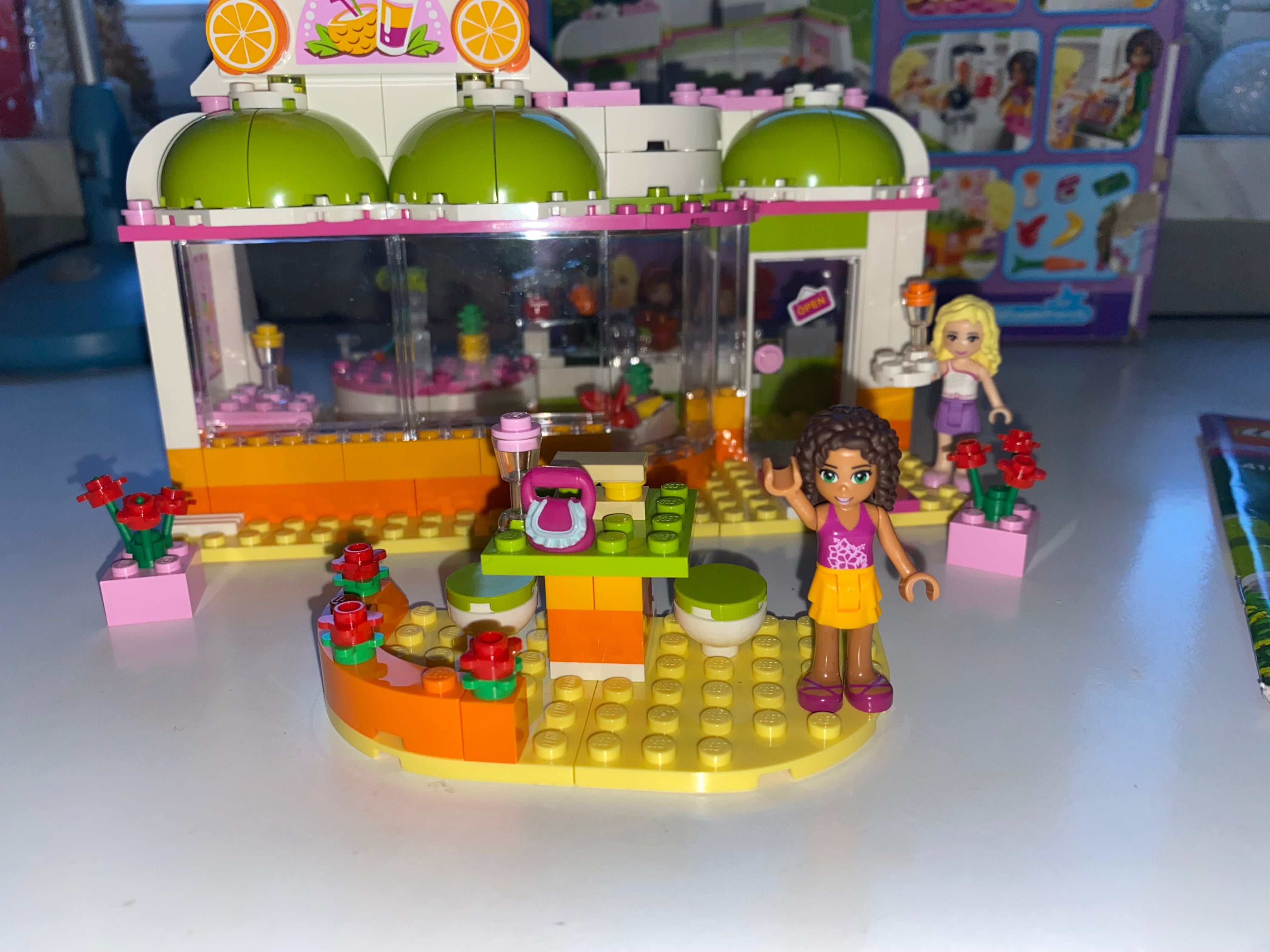 LEGO Friends Bar z sokami w Heartlake 41035