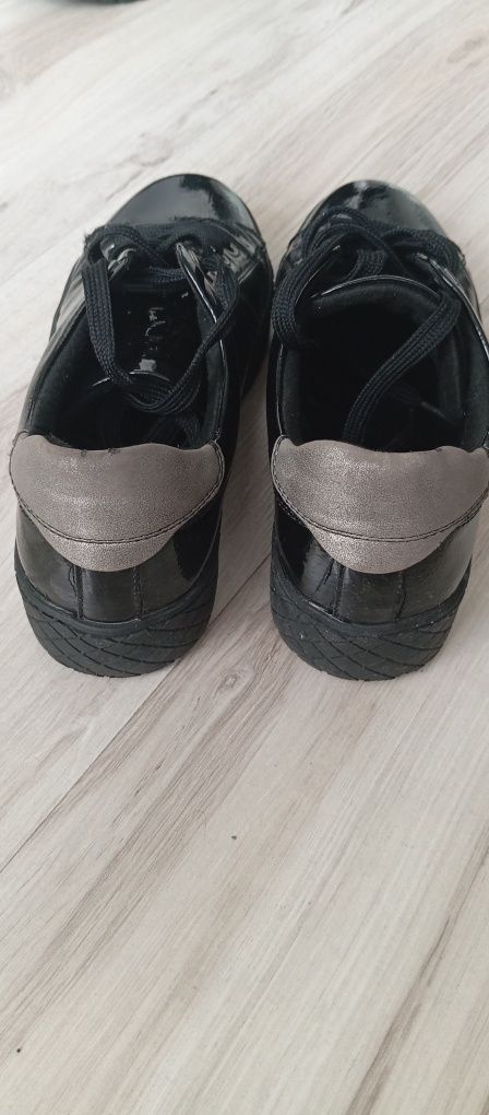 Trampki czarne lakierowane damskie rozm.37