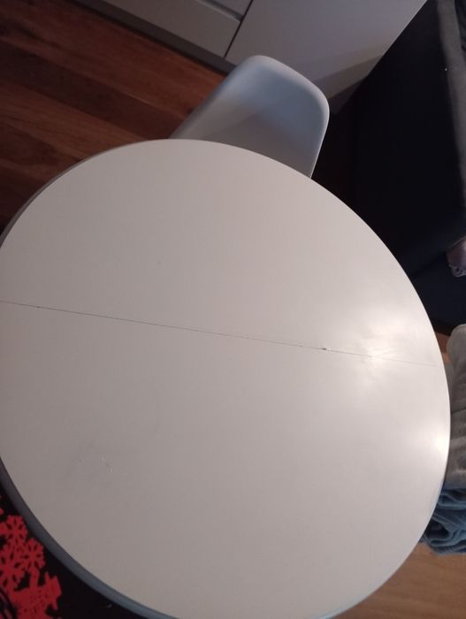 Drewniany biały stół okrągły rozkładany