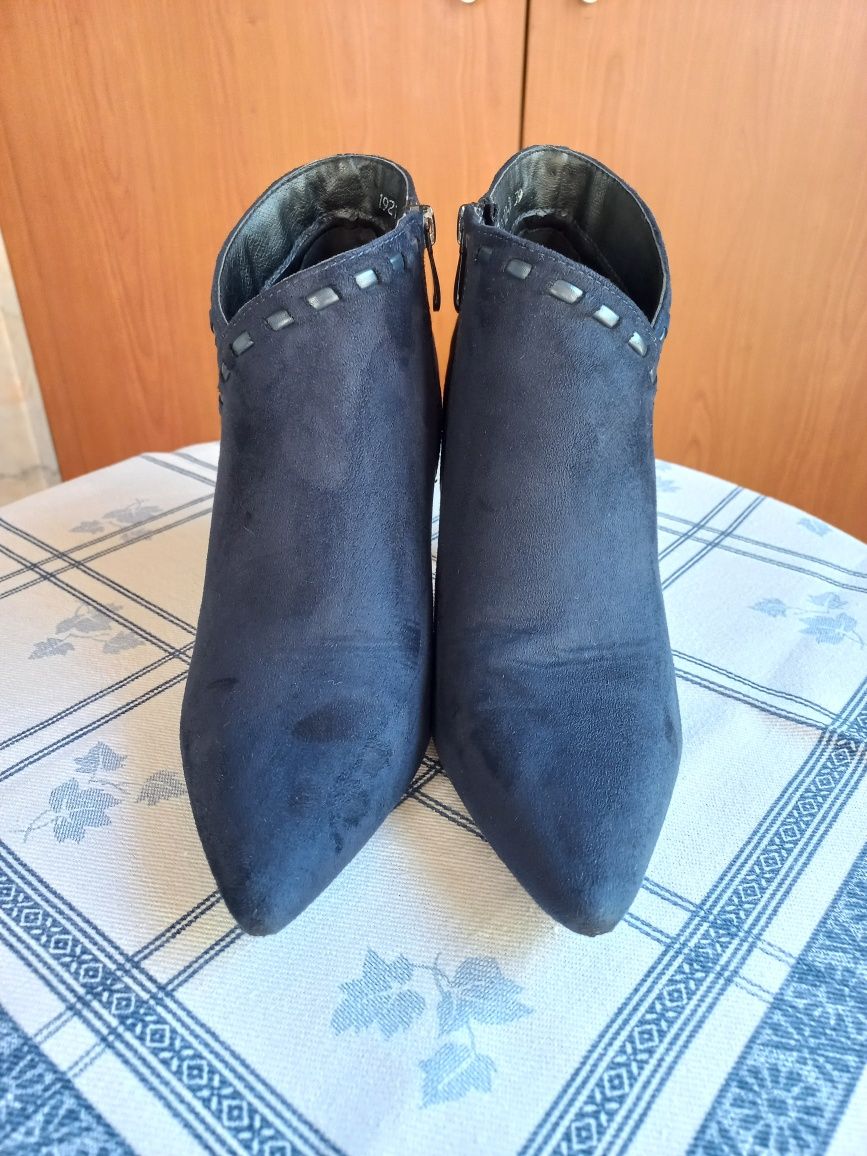 Botin de senhora em camurça azul, tam 39