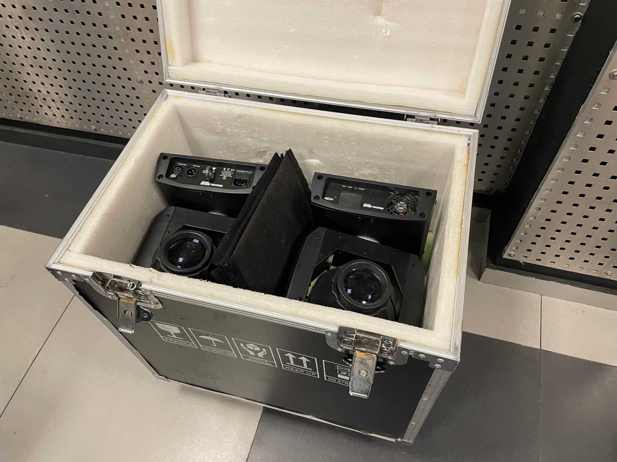Głowy Showtec Phantom 20 LED Beam - 2 komplety po 4 szt, case