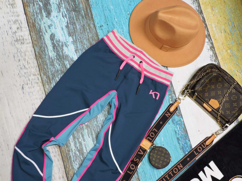 Kari Traa Markowe legginsy pas szeroka guma logo S