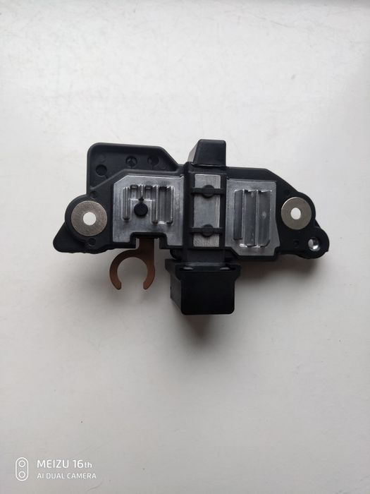 Реле регулятор (інтегральне реле) до генератора на Skoda Octavia Tour