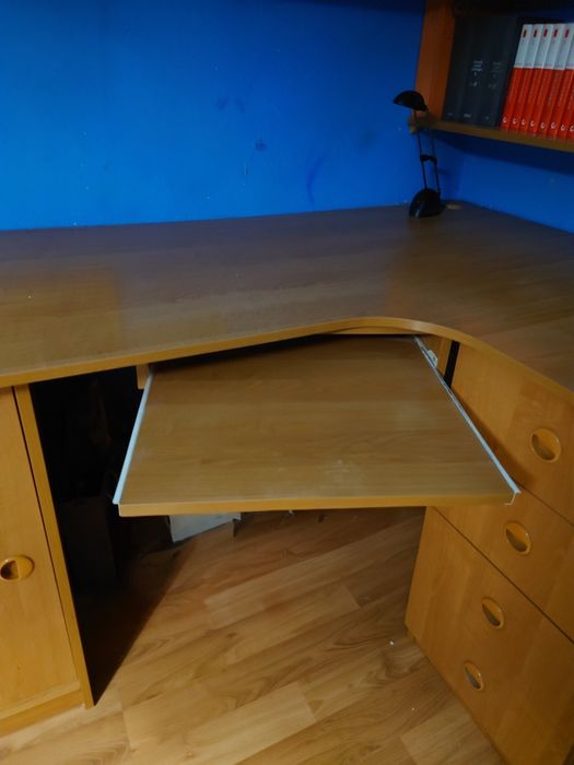 Oddam zestaw mebli biurko, szafki, półki i szuflady