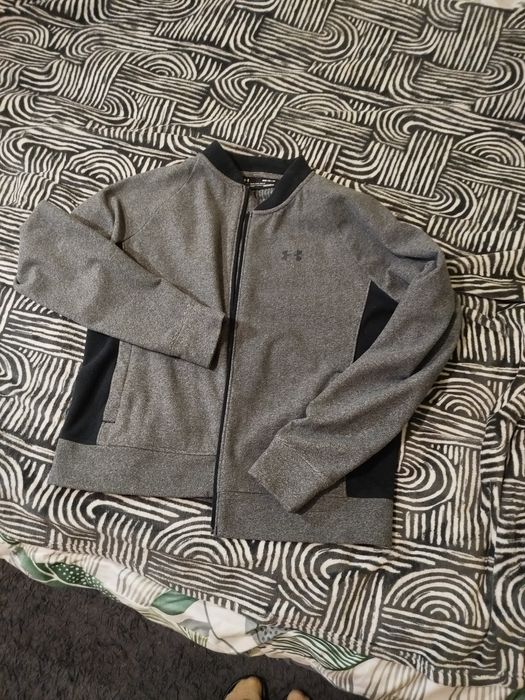 Жіночий бомбер Under Armour , теплий приємний на дотик матеріал