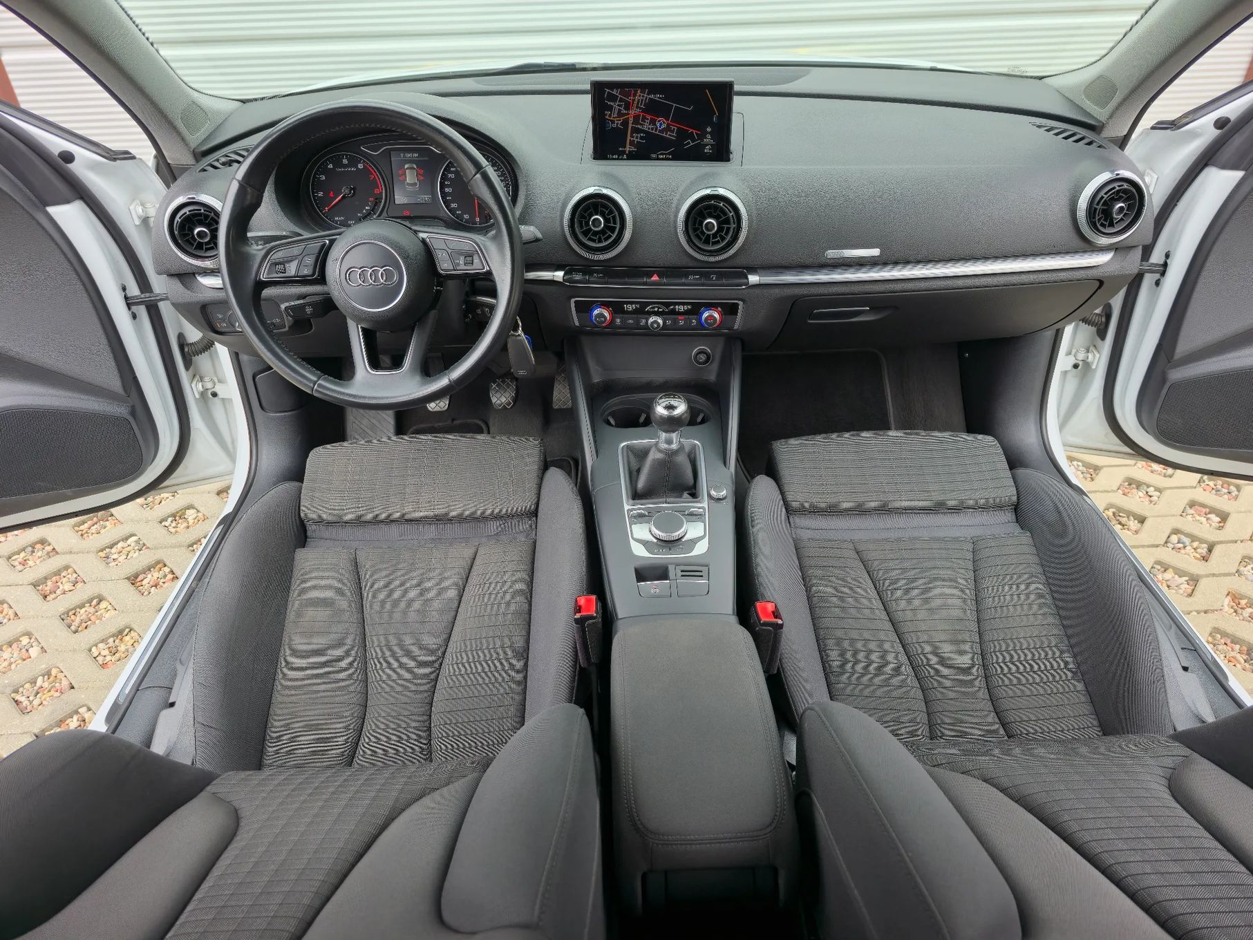 Audi A3 BOGATA WERSJA ** serwisowany * zadbany !