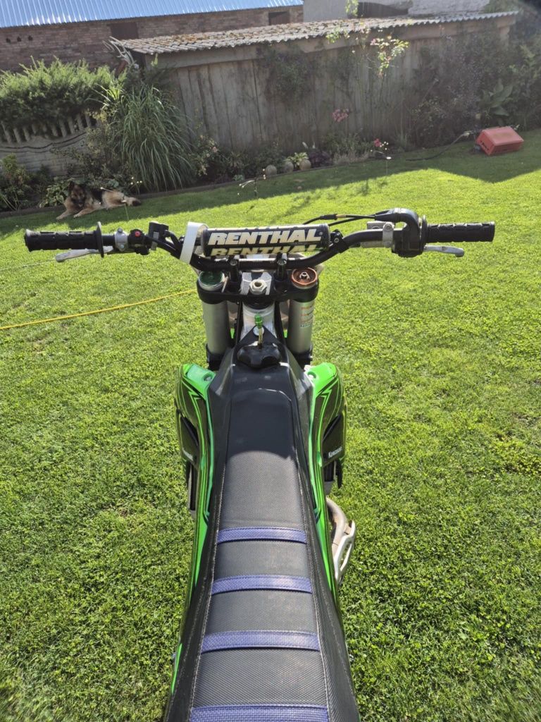 Kawasaki kxf 450 na dotarciu, zamiana