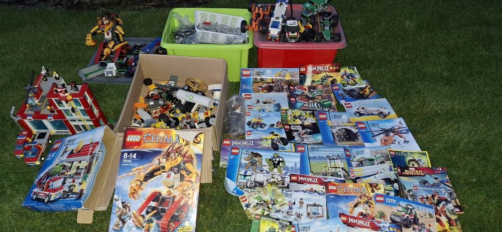 Sprzedam dwa pudla oryginalnych klocków lego