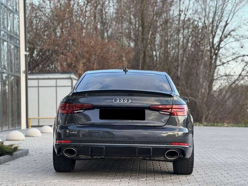Audi A4 2018 2.0 TFSI Quattro