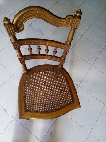 cadeira dourada antiga