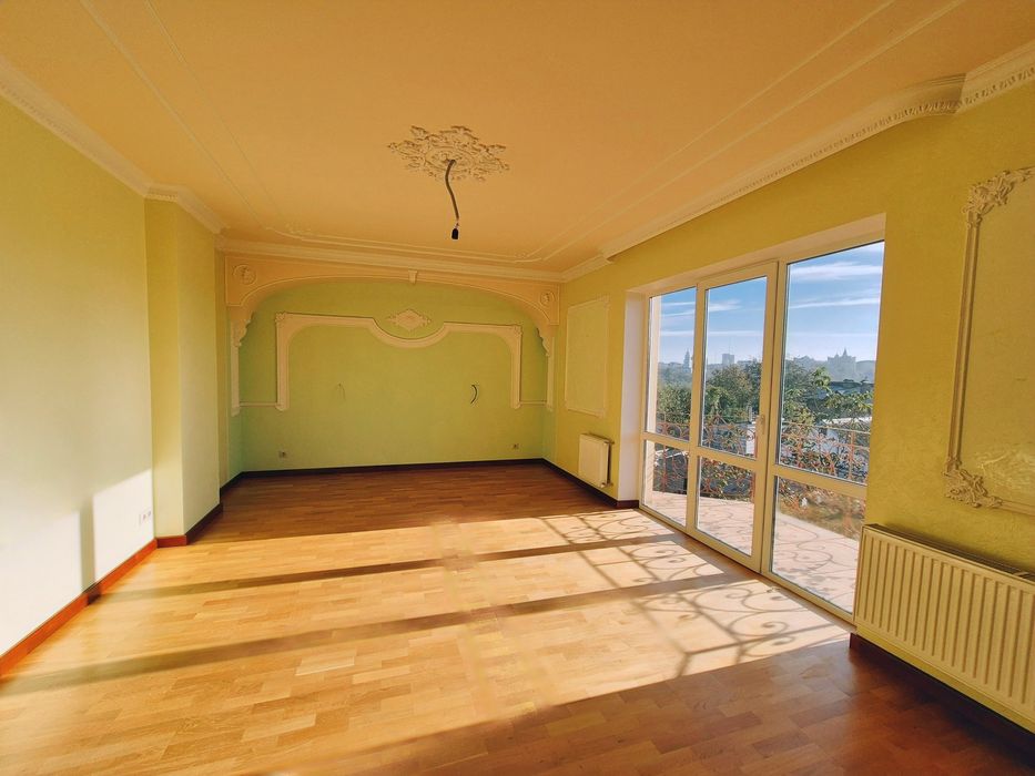 Новий окремий двоповерховий будинок з якісним ремонтом Центр р-н Подол