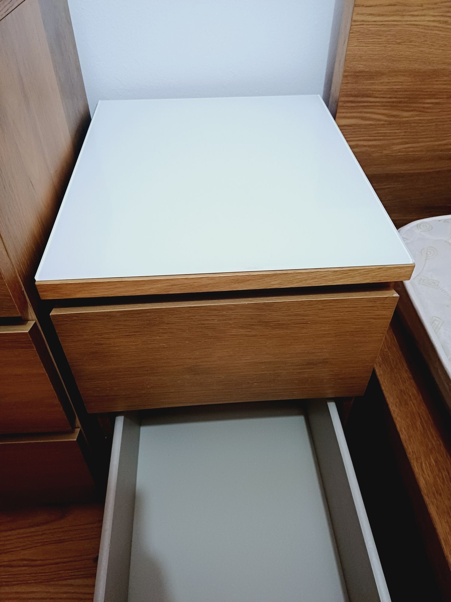 Vendo conjunto de mesa cabeceira Ikea