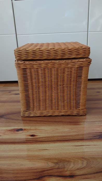 Kosz wiklinowy, pojemnik.