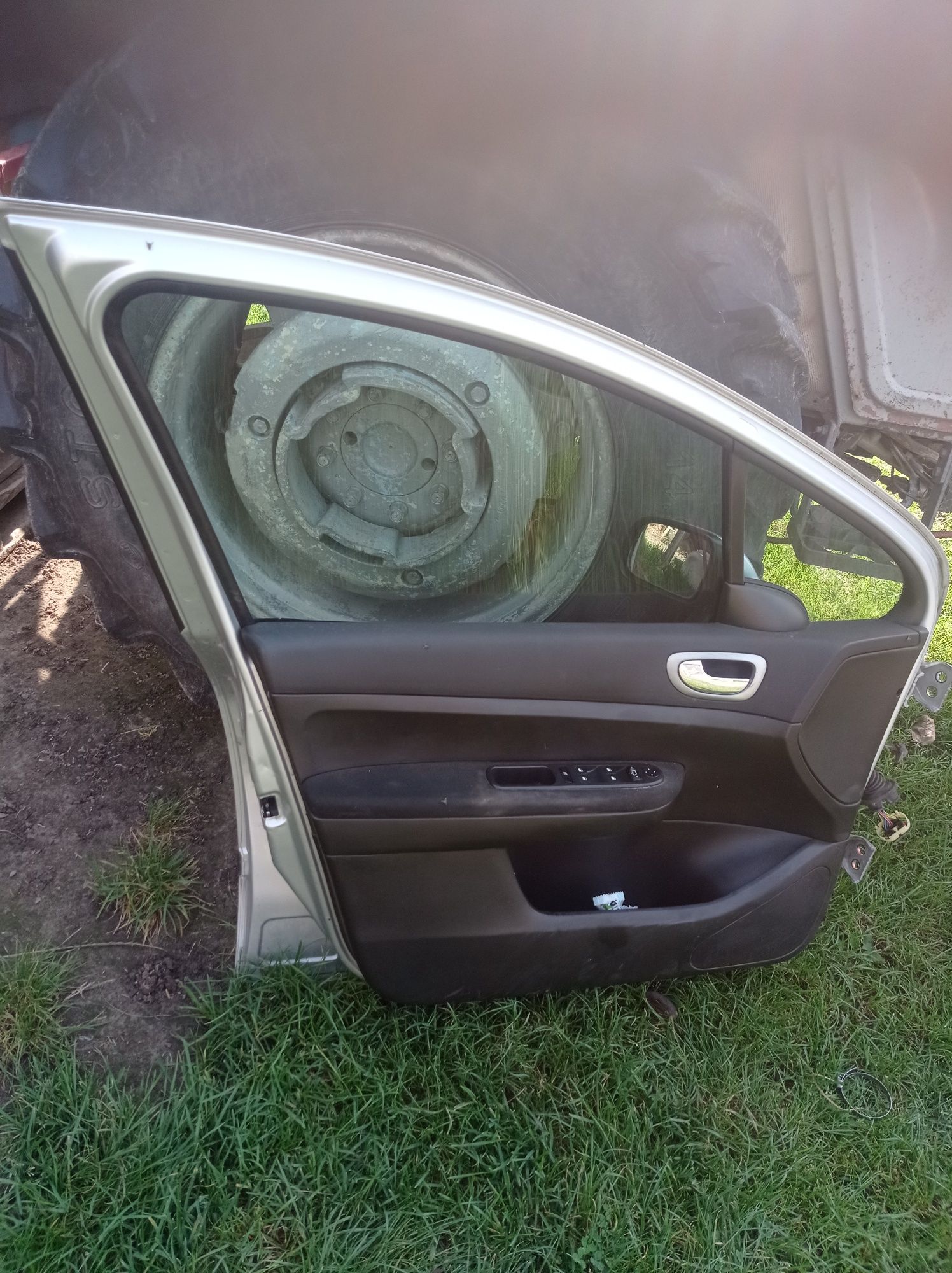 Drzwi przód tył lewie i prawe kod lakieru peugeot 307 EZRC