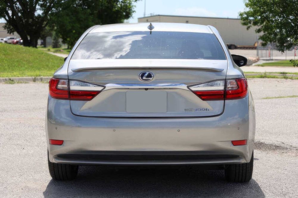 Lexus ES 300h      2018