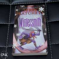 Livros Monstrous Regiment + Wintersmith, de Terry Pratchett