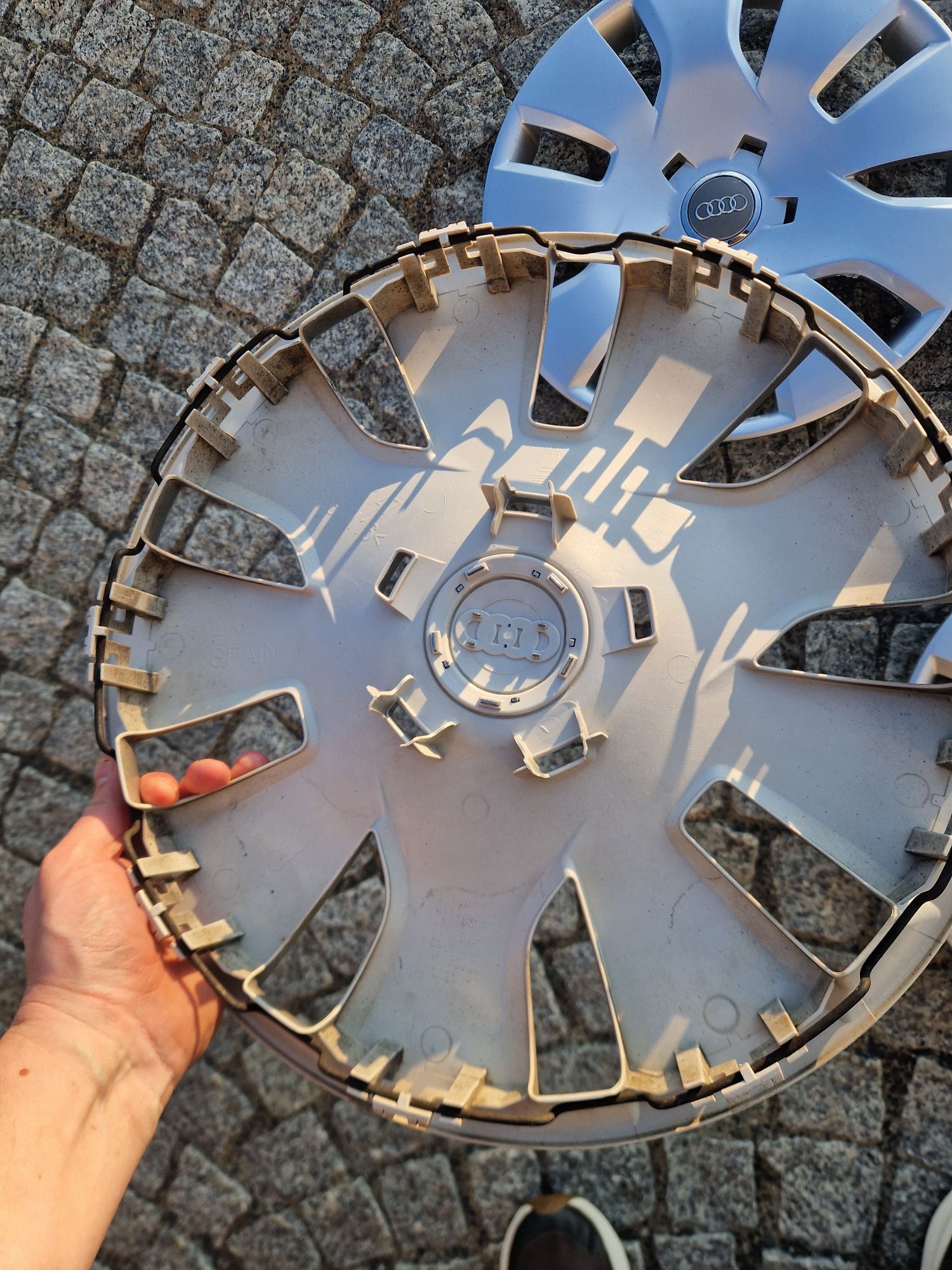 Kołpaki oryginalne audi A4 b8
