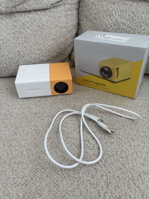 Проектор YG 300 читайте опис