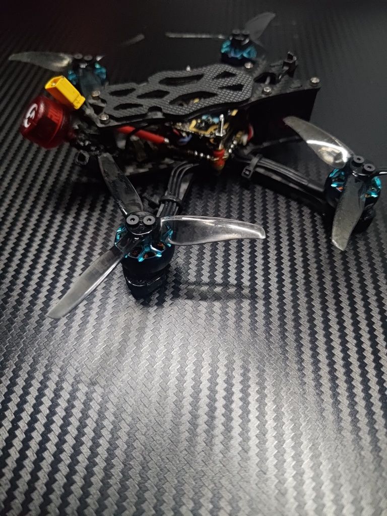 Dron fpv 3" vist