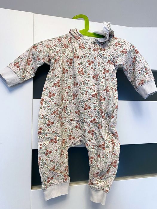 Newbie 74 kombinezon dresowy drobne kwiatki