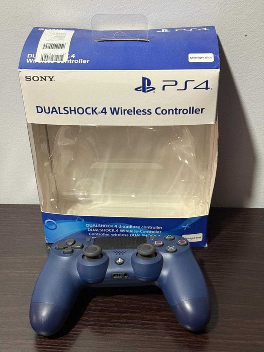 Playstation 4 com Caixa de Origem + 3 Comandos + 2 Jogos